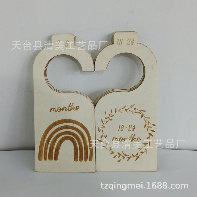 Letras de doble cara 7 palabras Etiqueta de talla de madera de astillas de madera decorativa ropa de bebé gancho de clasificación separado