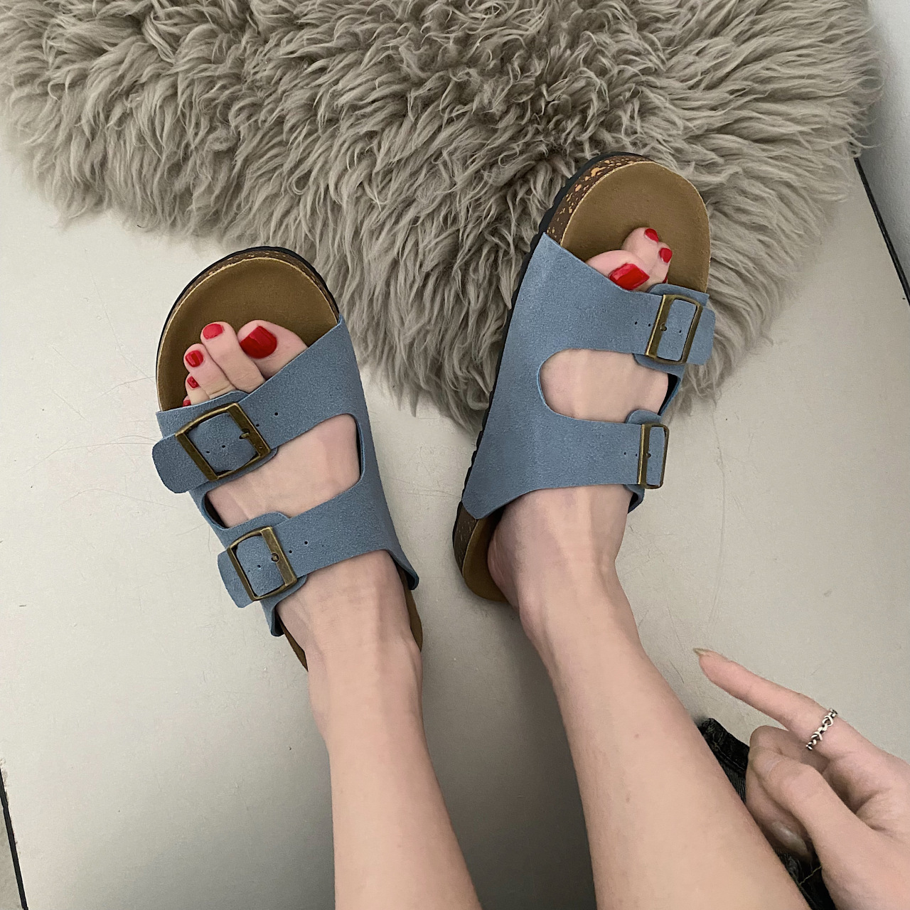 Simple stepping on feces feeling soft bottom non-slip slippers women summer wear 2023 new net red hot style beach thick bottom sandals and slippers_voghion.com