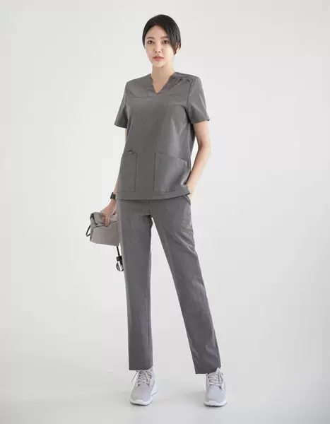 T-shirt, trousers, with short sleeve