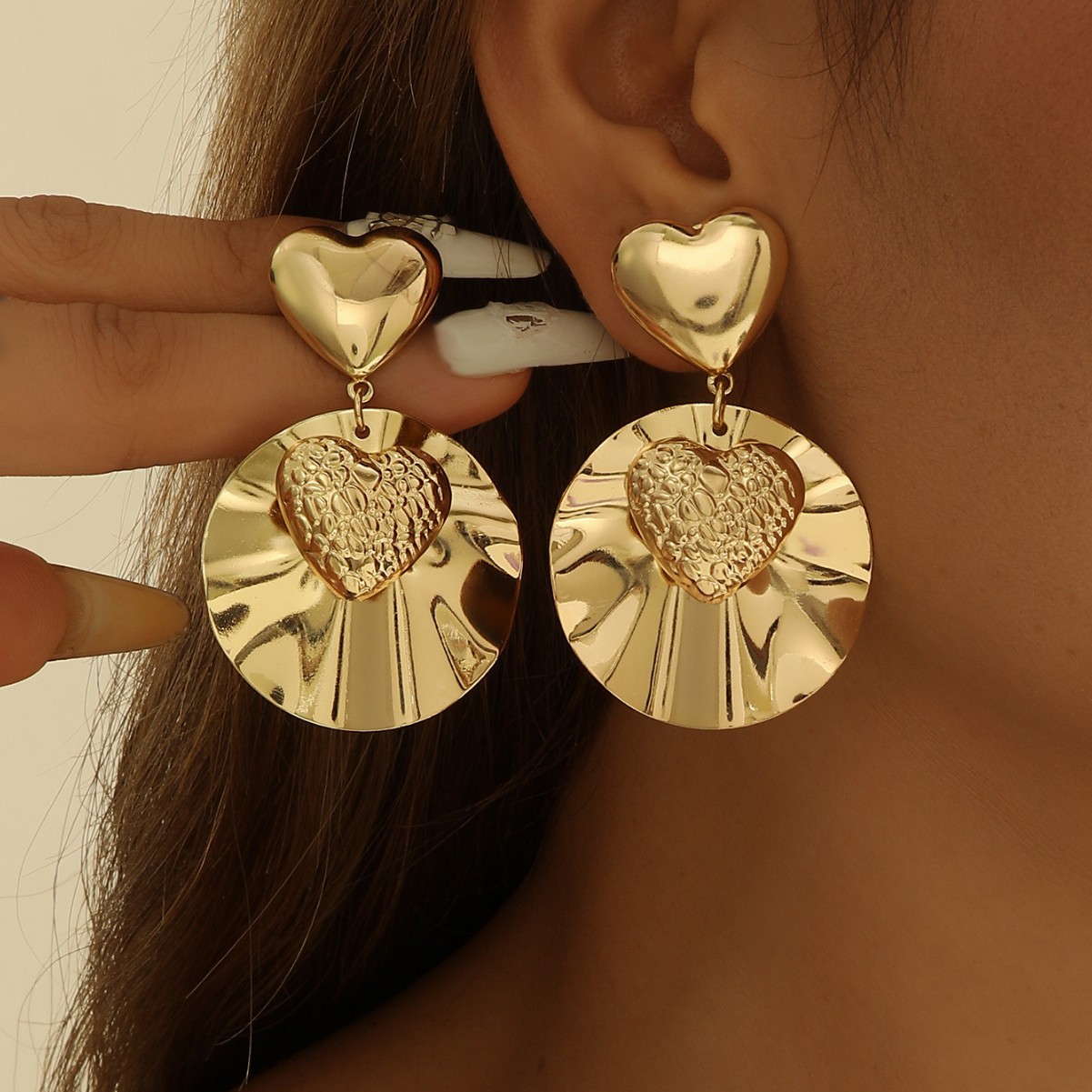 Pendientes exagerados transfronterizos en Europa y los Estados Unidos pendientes de alta sensación pendientes de moda estilo metálico, pendientes dorados y brillantes, conjuntos de joyas INS