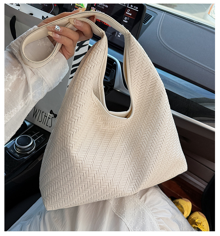 Casual design, stylish, large-capacity single-shoulder 2025, fashionable and trendy woven commuting, simple and retro tote underarm bag full figure