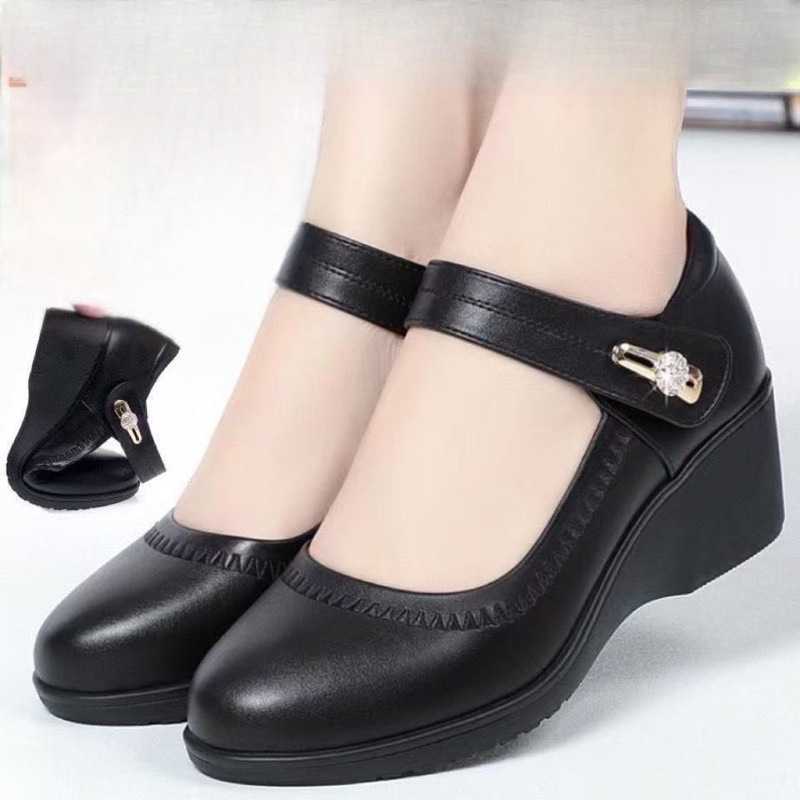 New Style Genuine Leather Women's Shoes, Wedge-Heeled Single Shoes, Soft-Soled One-Strap Mom Shoes, Comfortable Leather Shoes for Middle-Aged and Elderly Women New Style Genuine Leather Women's Shoes, Wedge-Heeled Single Shoes, Soft-Soled One-Strap Mom Shoes, Comfortable Leather Shoes for Middle-Aged and Elderly Women
