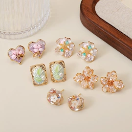 耳钉;项链;耳环