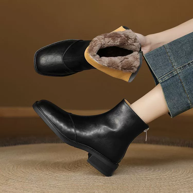 Leather ankle boots, side zipper, lambswool lining, rubber sole, sizes 34–39