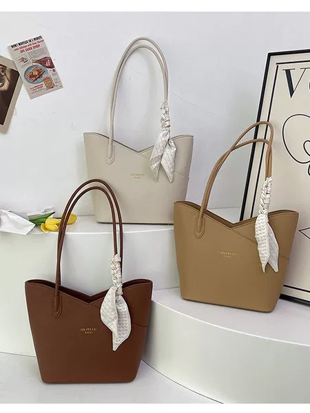 Retro Commuter Large Capacity Bag 2026 New Trendy Women's Bag Fashionable Versatile Shoulder Bag Bucket Bag Tote Bag
