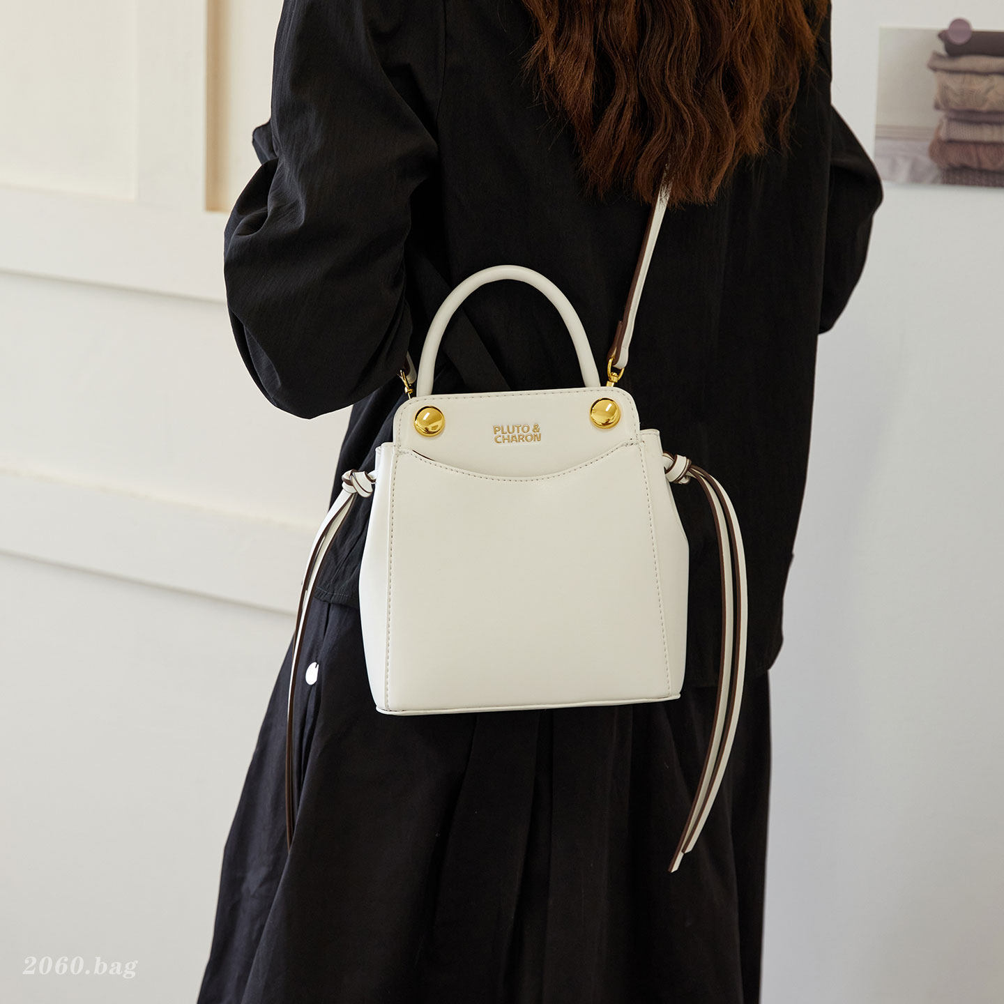 Bolso de moda popular 2026 simple mochila de verano nueva mujer simple este año sensación universal cubo hombro