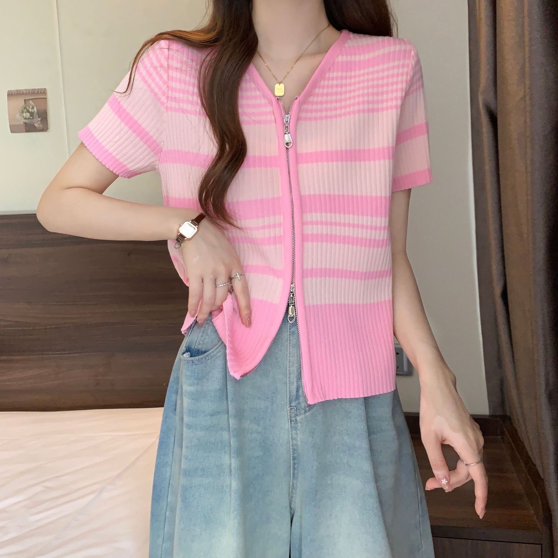 T-shirt a maniche corte con scollo a V a righe chic per donna in estate, alla moda e snellente, elegante maglia in seta ghiacciata con cerniera_voghion.com