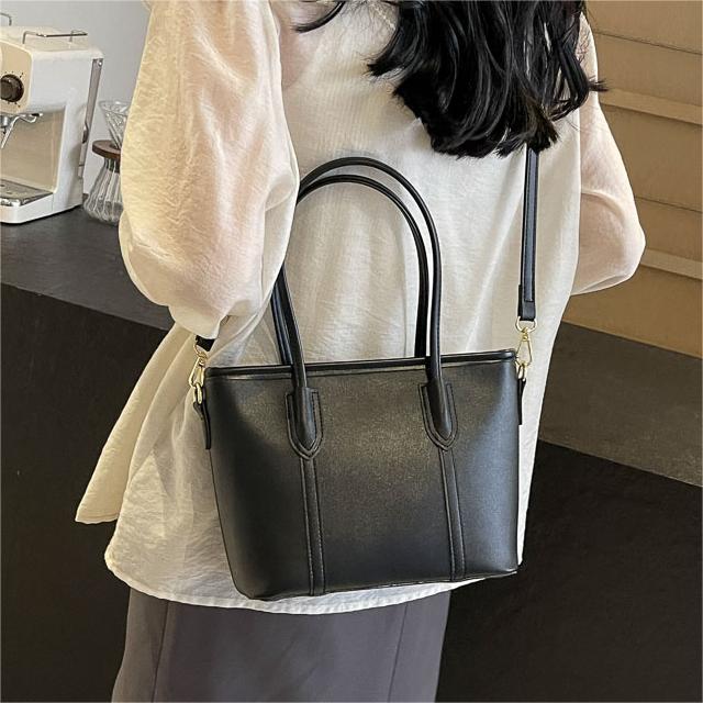 Bolso de mano de tendencia coreana para mujeres verano 2024 nuevo tipo de bolso de hombro para viajar al trabajo bolso de cubo de gran capacidad