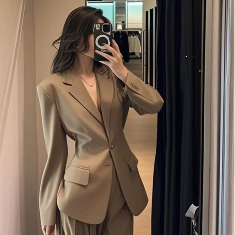 开春穿搭套装2025御姐风情职业休闲卡其色西装外套阔腿裤两件套女