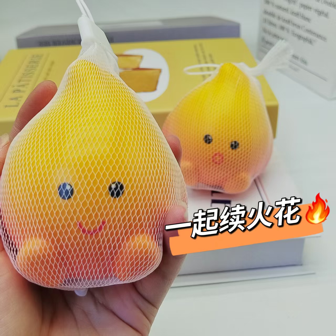 Wahaha ADcalcio pellizcando la botella de música juguete rebote lento descompresión ventilación bebida exprimida suave personalizada para niños