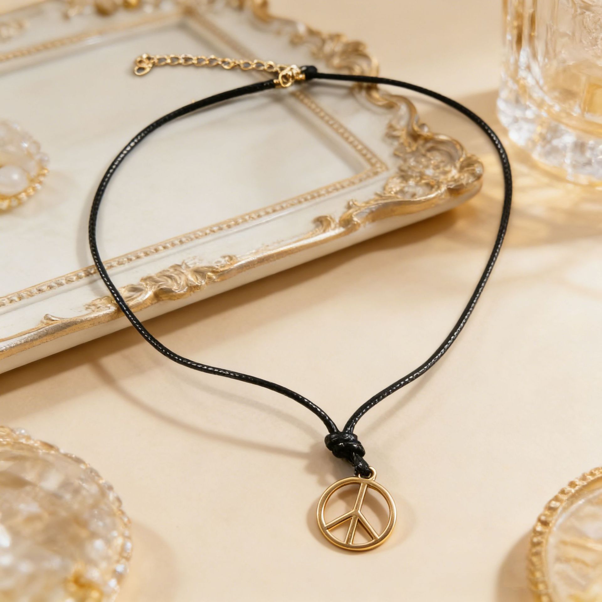 Comercio exterior europeo y americano nueva personalidad simple ronda paz signo pendientes collar moda retro anti-guerra símbolo traje