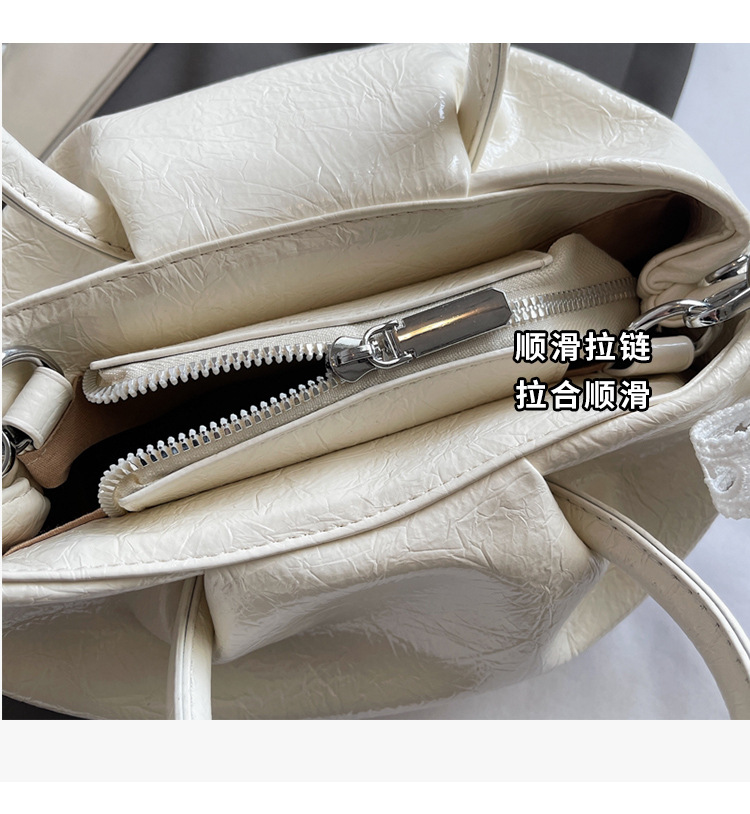 Fashionable tote bag, large-capacity underarm bag, 2025 new solid color texture women's bag, simple commuting bag, soft leather single-shoulder Application Scenario