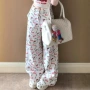 宽松直筒显瘦白色牛仔裤