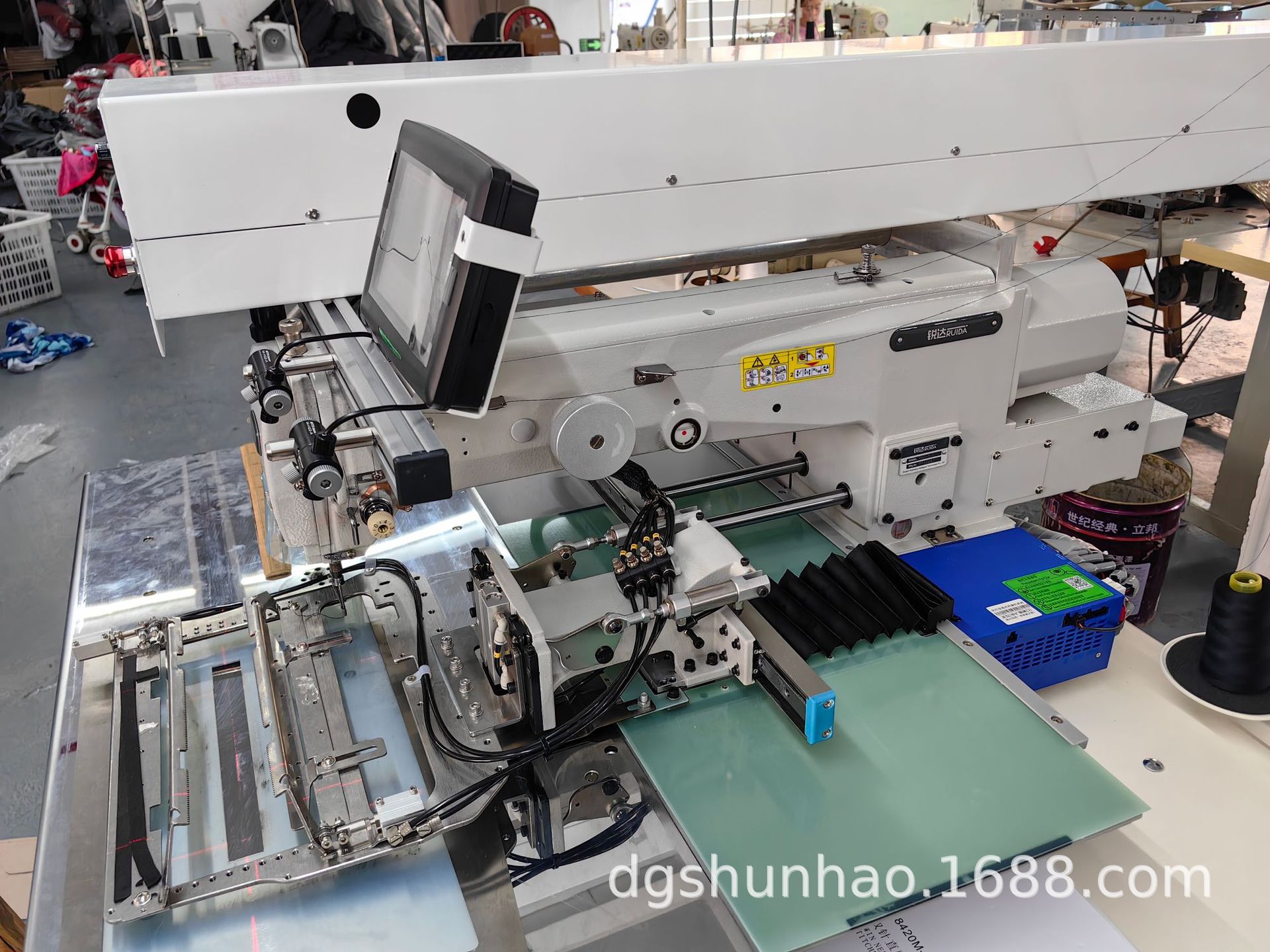 Venta al por mayor automático ordenador láser bolsa abridor ropa Denim solo labio bolsa cremallera tapeta multi-función de la máquina