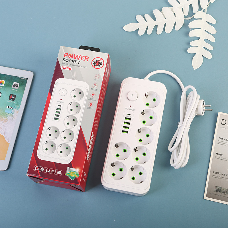 Placa de conexión de comercio electrónico transfronterizo ruso 4USB + 1 interfaz tipo-c en blanco y negro en caja estándar europeo