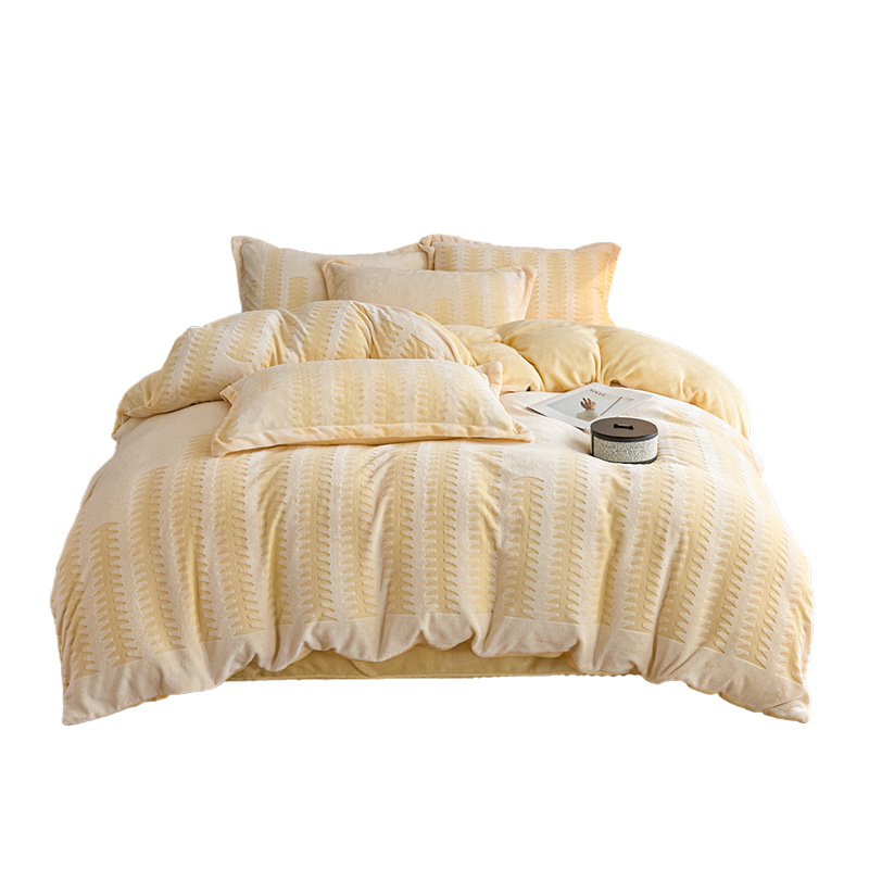 Luz de lujo tallado cama de terciopelo de cuatro piezas de terciopelo de leche engrosado colcha de coral sábanas de terciopelo de invierno más terciopelo de cama cálida