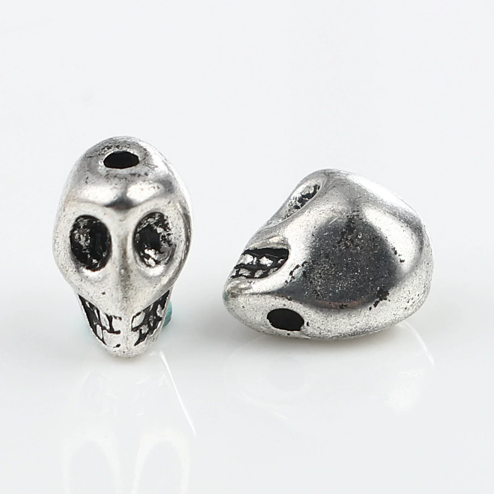 Фабрика прямых продаж новый старинный серебряный череп в форме цинкового сплава бусы DIY ювелирные бусы оптом