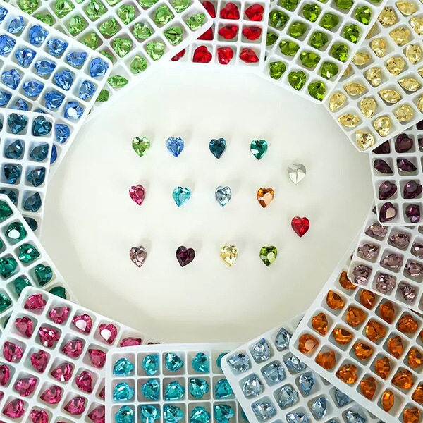 Glass accessory heart-shaped heart shaped