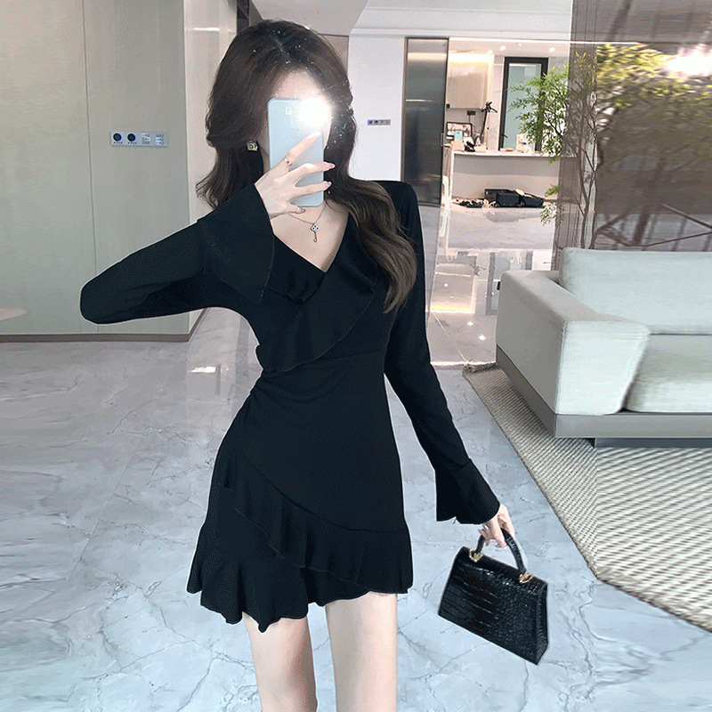 Black Ruffled Bell-Sleeved Long-Sleeved V-Neck Dress for Women in Spring and Autum Elegant Little Black Dress Waist A-Line Short Skirt