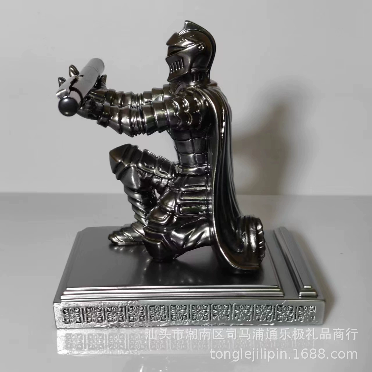 通乐极 PenHolder Knight Pen Seat Armor Hero Pen Holder Display Stand Stationery Pen Holder Metal Electroplating