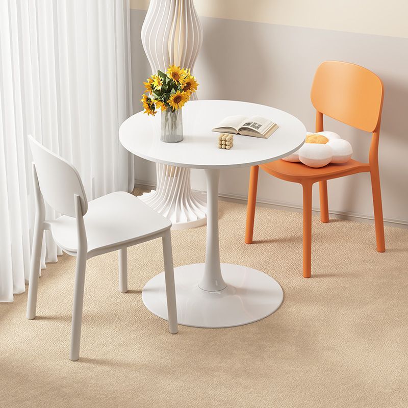 Taburete doméstico con respaldo, silla engrosada de plástico, se puede apilar cómodamente, mesa de comedor sedentaria, silla de comedor de restaurante comercial simple