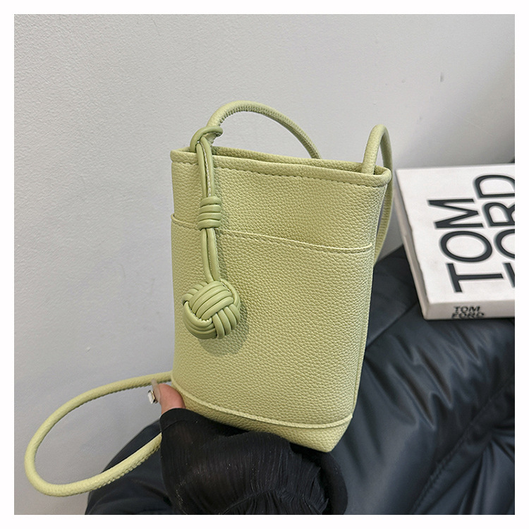 2024 Korean version new mobile phone ins crossbody small simple casual versatile mini woven ball bag_voghion.com