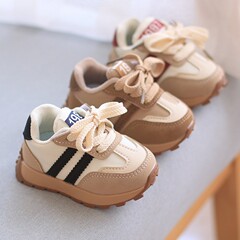 赤ちゃんの靴の男の子の赤ちゃんの靴の春と秋の柔らかい底の女の子の滑り止めの通気性の阿甘靴の子供の靴の板の靴の白い靴