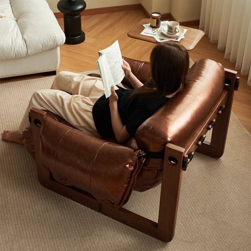 Sofá de madera sólida para una sola persona sala de estar relajado sillón de cuero simple moderno pequeño estilo de cuero medieval