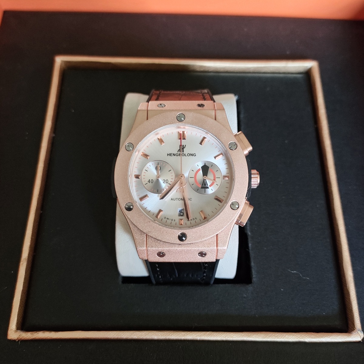 恒家は時間を計って秒の多機能の石英の男性の時計を走らせます。