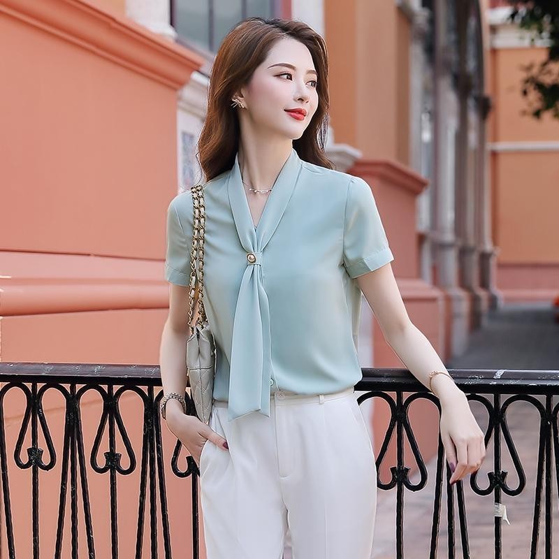 シフォンのシャツの婦人服の新型のデザイン感があります。