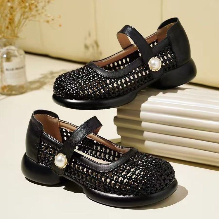 Sandalias de mujer verano 2026 nuevo hueco de cuero suave tela de tela de base suave zapatos de madre zapatos de mujer