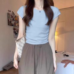 韓系青の肩の半袖tシャツの女性の夏の氷のシルクのニットのtシャツのデザイン感の小さい大衆の修身の短い上着