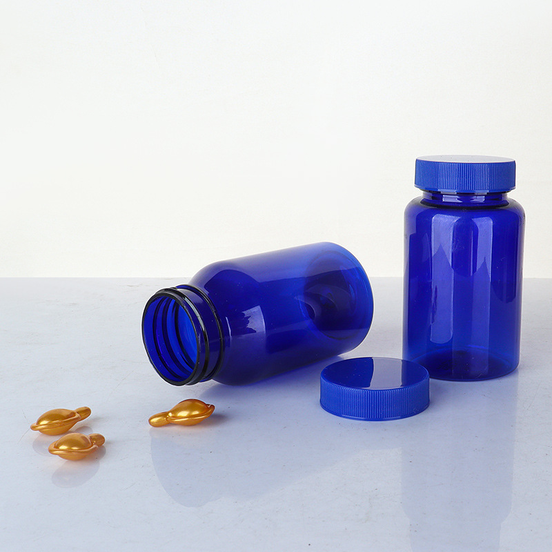 Botella de plástico azul 80–150 ml con tapa estriada, envase para suplementos o cápsulas.
