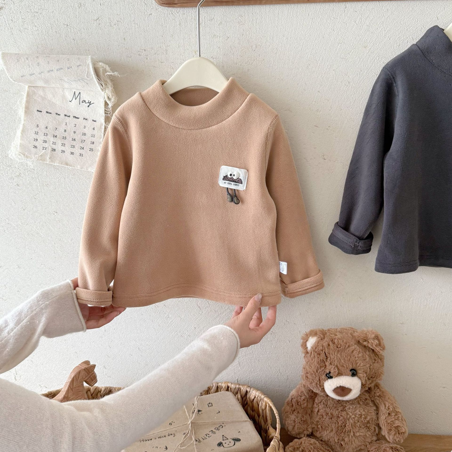 Camisas de base para niños otoño y invierno de vello sin hueso de dibujos animados, camisas para niños y niñas, cuello redondo grueso, ropa infantil de mangas largas
