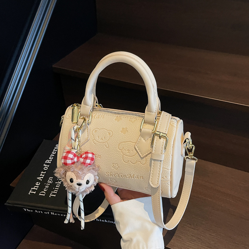 Off-white belt pendant