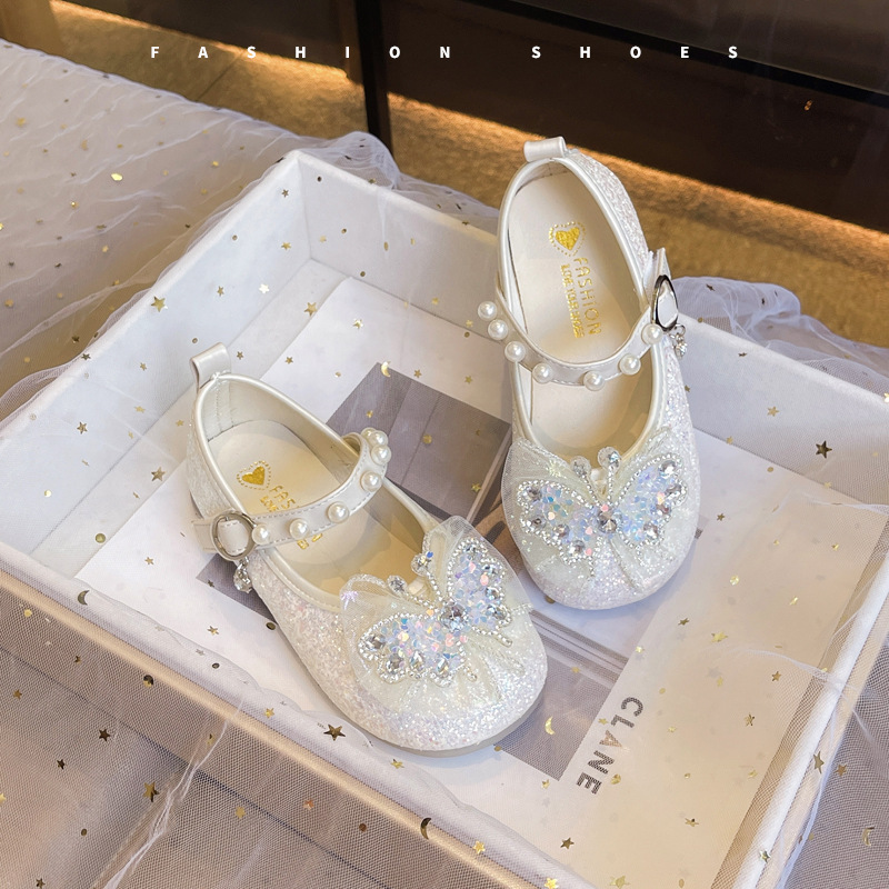 Zapatos de cuero para niñas 2025 nuevos zapatos de princesa con lazo de diamantes de imitación para niños zapatos individuales de moda para niñas zapatos de rendimiento de suela blanda