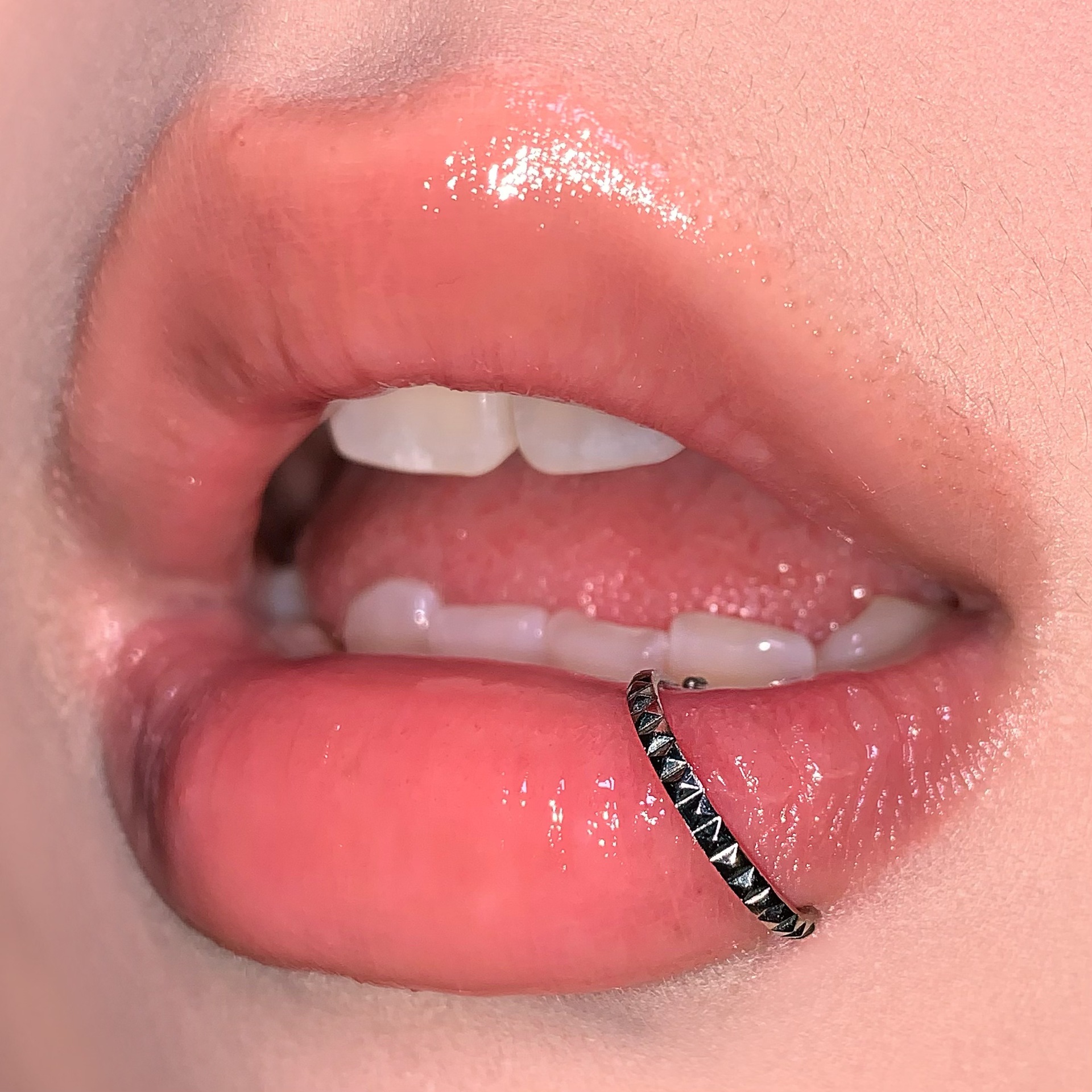 Pointed titanium steel lip stud product view