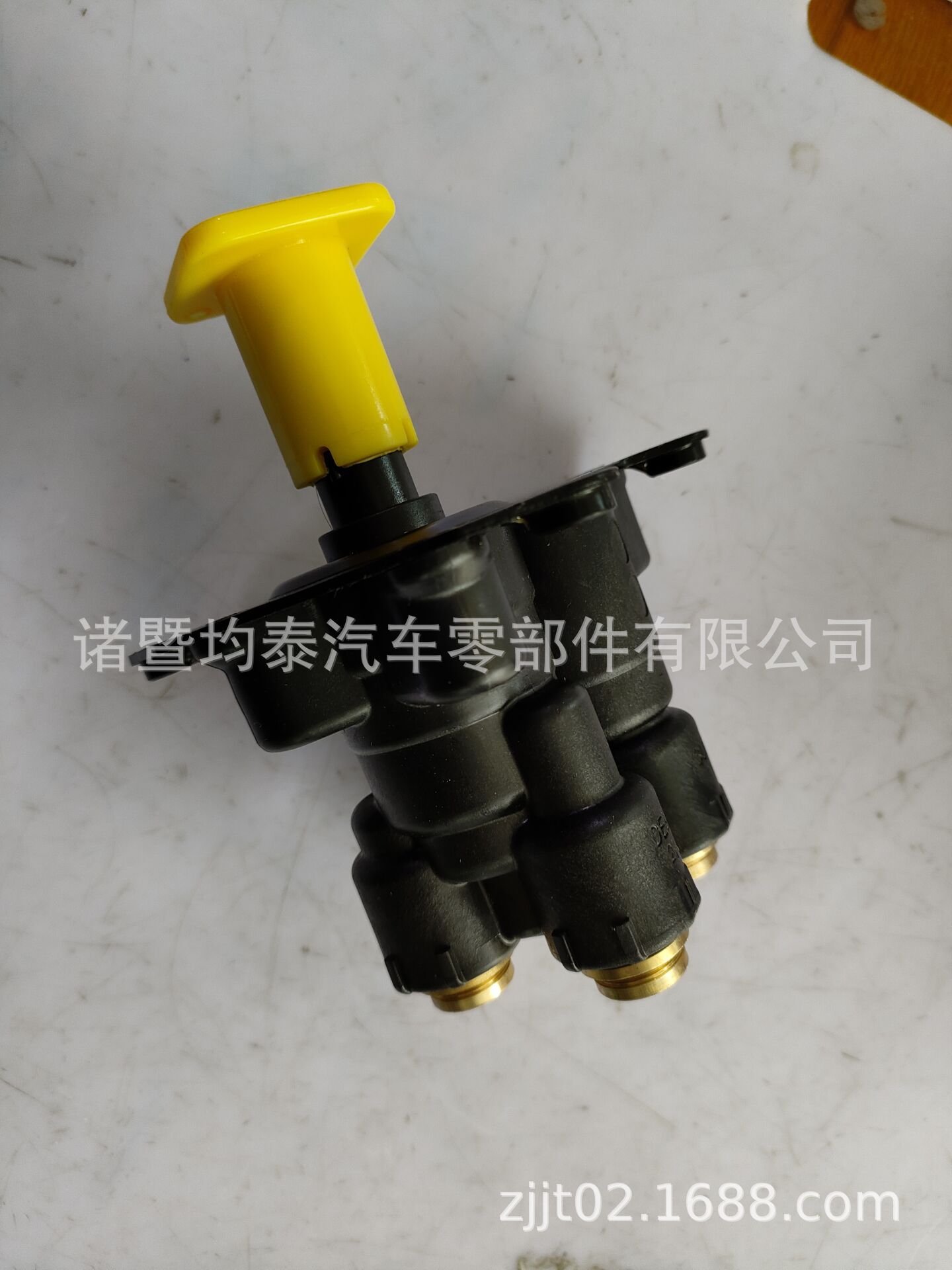 B81F03DC554BAEE36EADCE296EF8E7