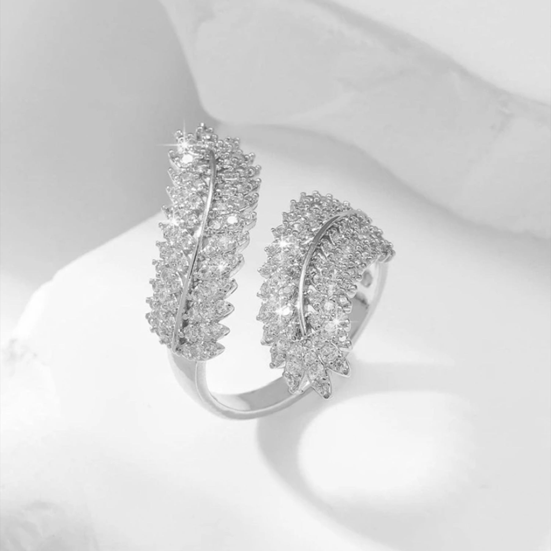 Leaf Diamond Ring With Sparkling Stones For Men And Women_voghion.com