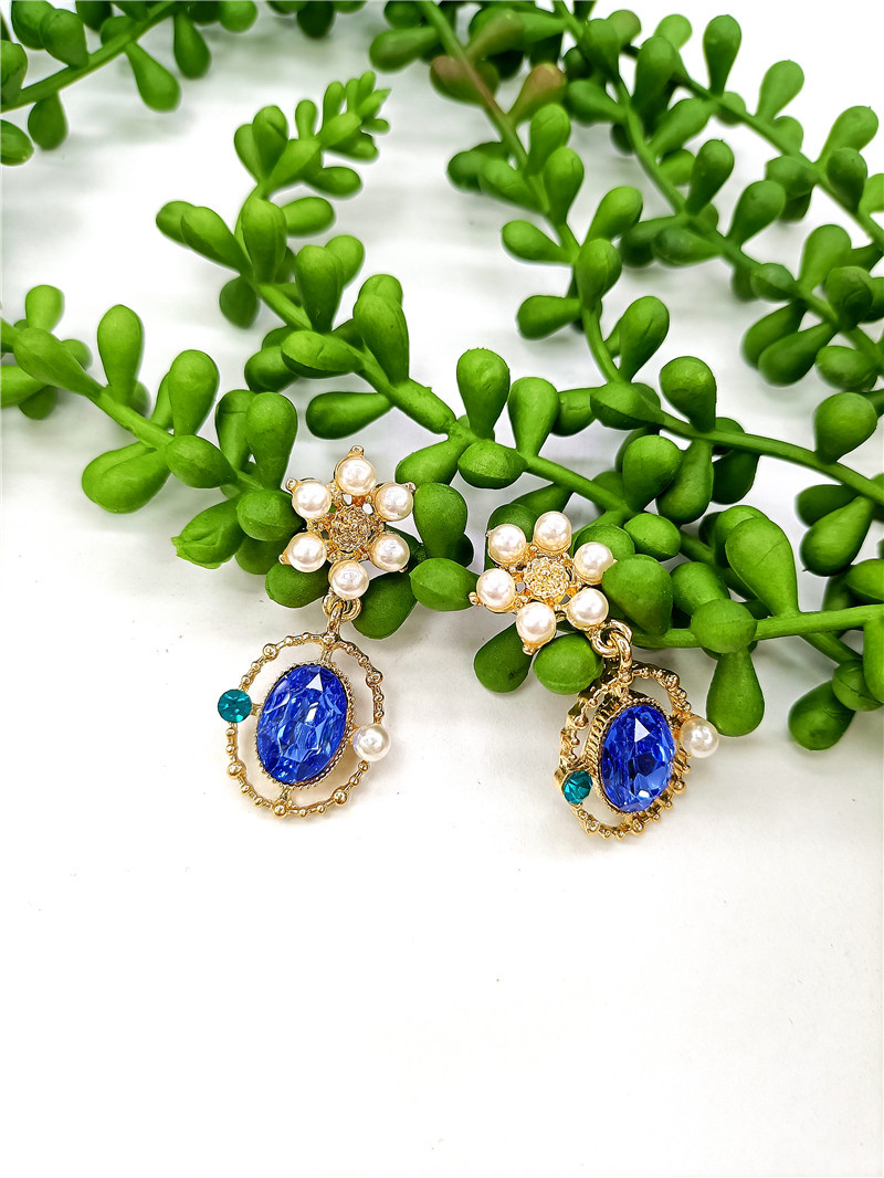 Retro Sapphire Pearl Flower Earrings Wholesale Nihaojewelry display picture 4