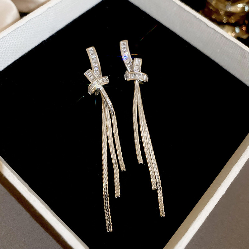 Pendientes de lazo de amor de diamantes llenos de agujas de plata galvanizadas en oro real Pendientes de moda exquisita Pendientes de lujo ligero plateado