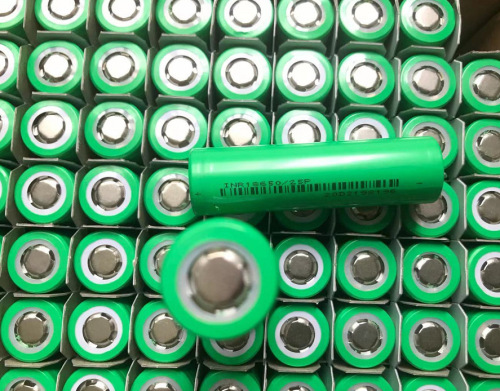 Yiwei 18650 lithium battery 2550 capacity 3.7V power 12C discharge power tool small 4 holes