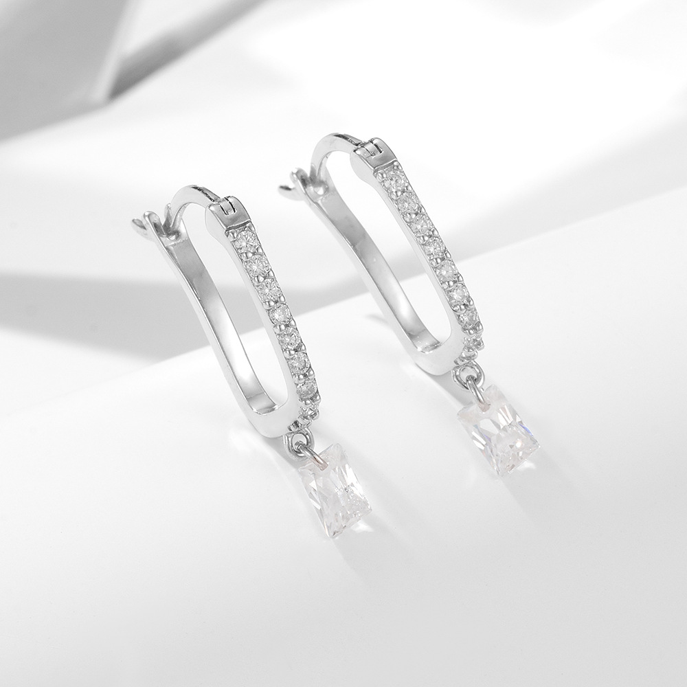 Exquisitos pendientes de diamantes en forma de U diseño de nicho femenino europeo y americano transfronterizo cuadrado ZIRCON pendientes de plata de ley pendientes de alto grado