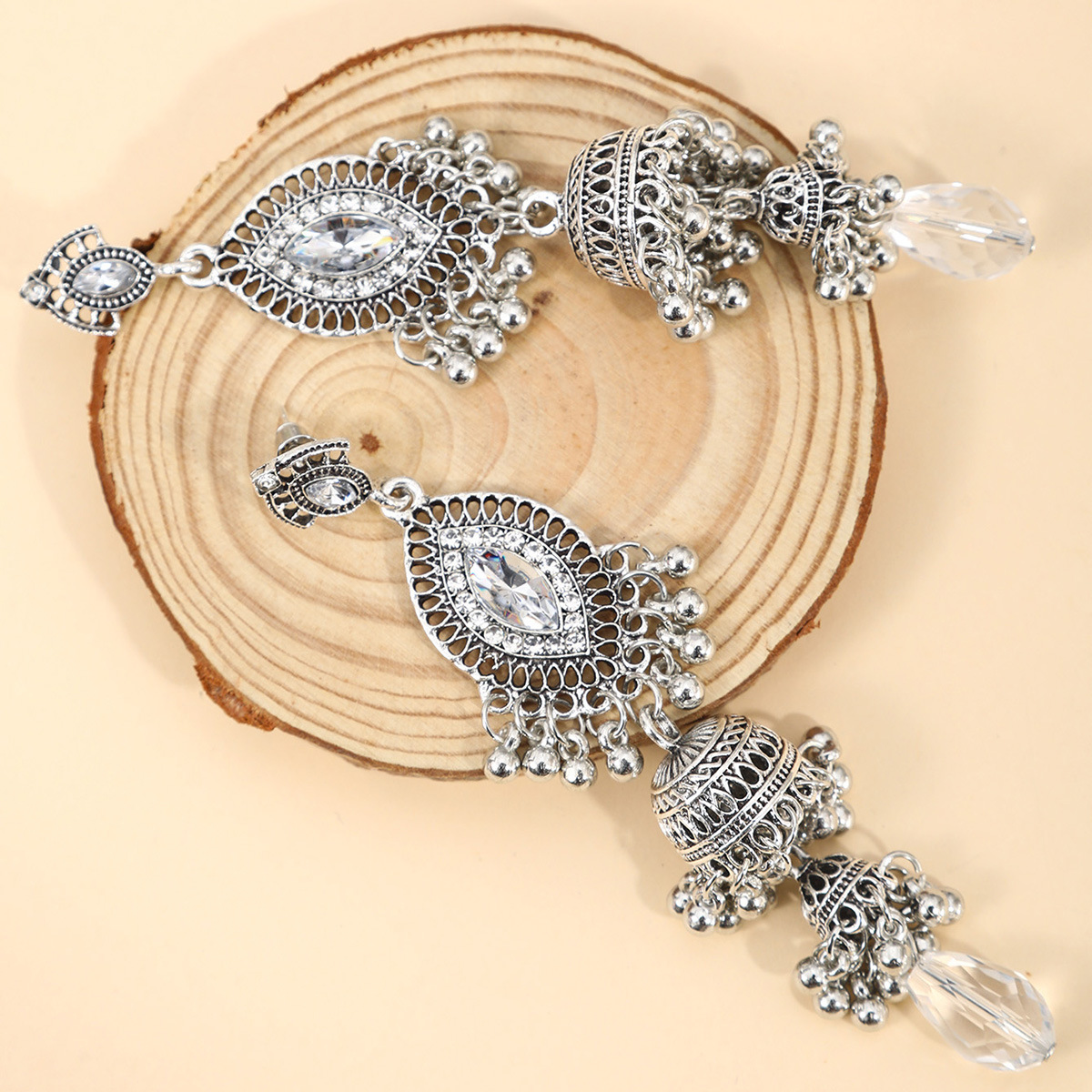 Retro diamantes elípticos ojos pendientes geometría diamantes delgado pernos de bordilla nicho popular popular popularidad en línea orejas de moda
