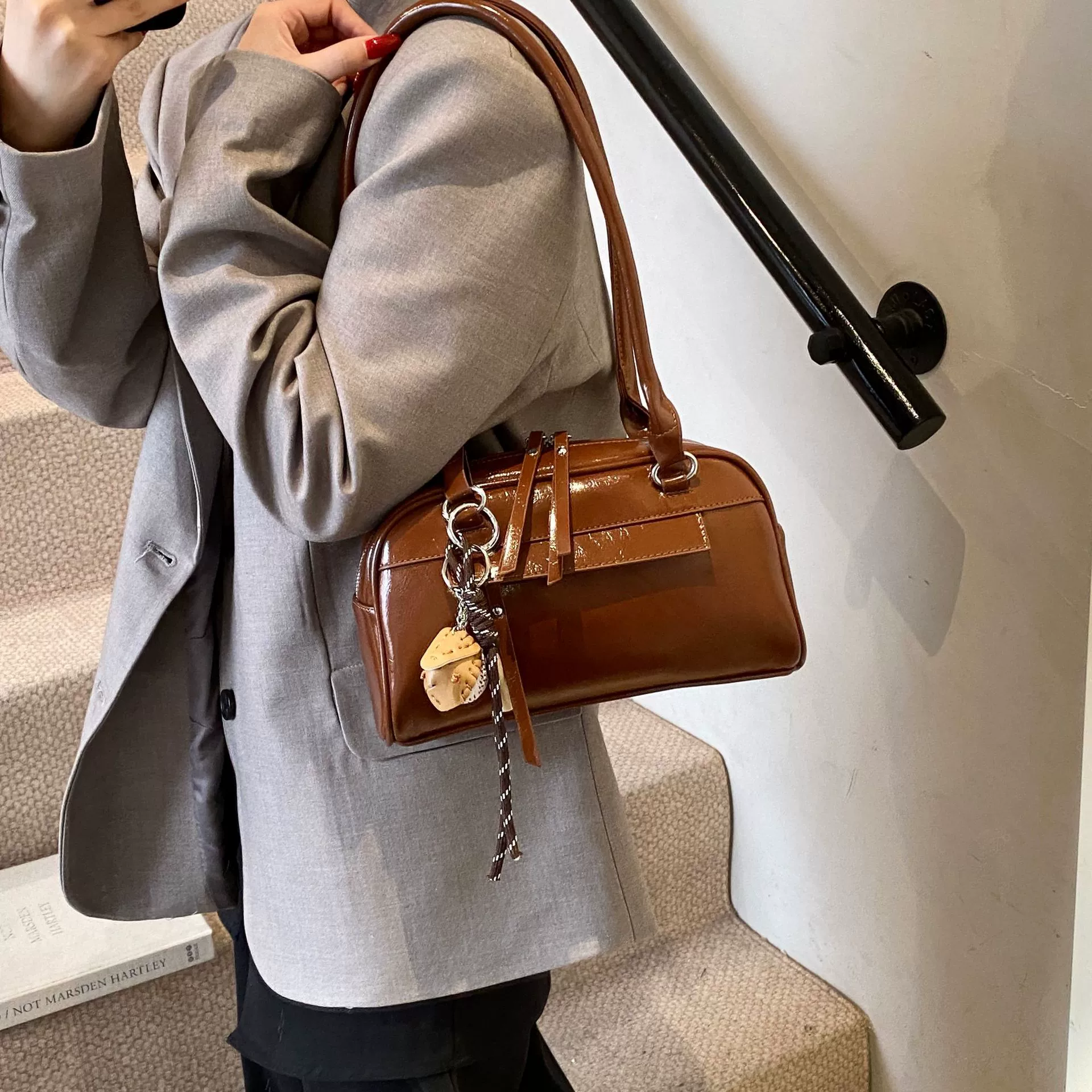 Retro capacious shoulder bag, one-shoulder bag for leisure, pillow