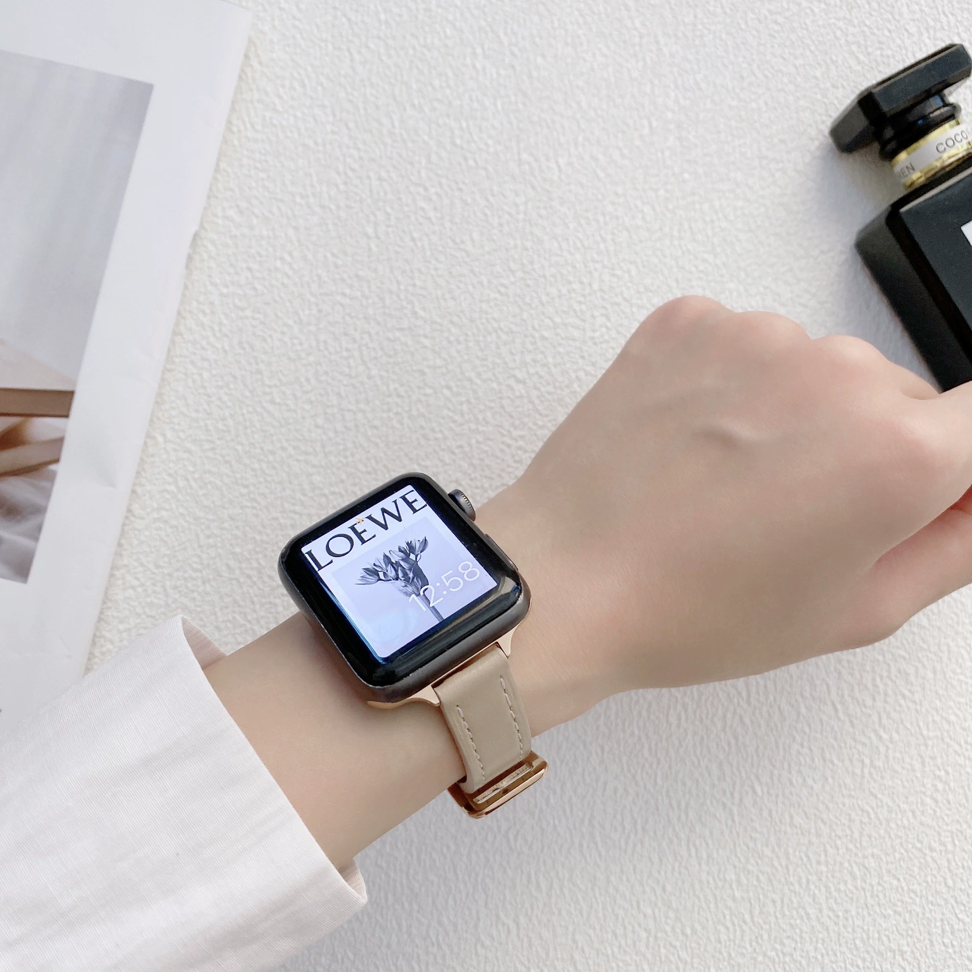 Подходит для Apple Watch Applewatch9 Простая кожаная ремешок iWatch876Se5432 поколение автомобиль тонкая модель