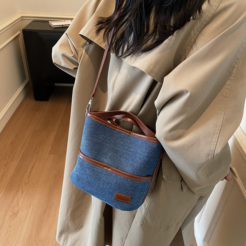 Bolso de mano transfronterizo popular bolso de cubo de agua mujer otoño / invierno 2025 nuevo estilo versátil bolso de hombro retro bolso coreano