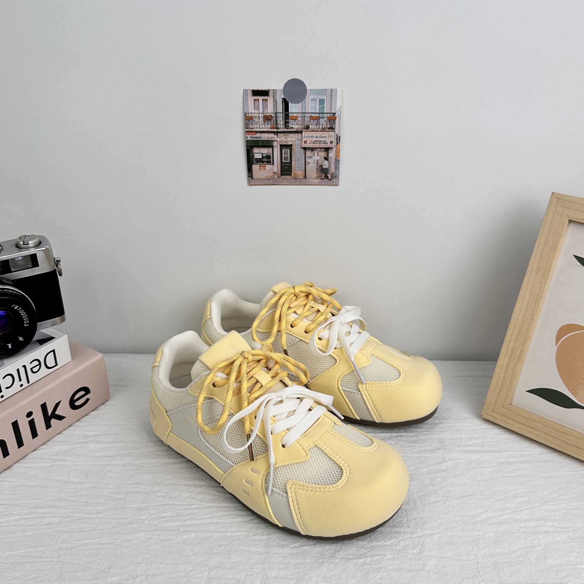 Yuanbo zapatos deportivos de verano de suela delgada zapatos de skate para mujeres 2025 nuevos zapatos casuales blancos de malla zapatos de entrenamiento alemán