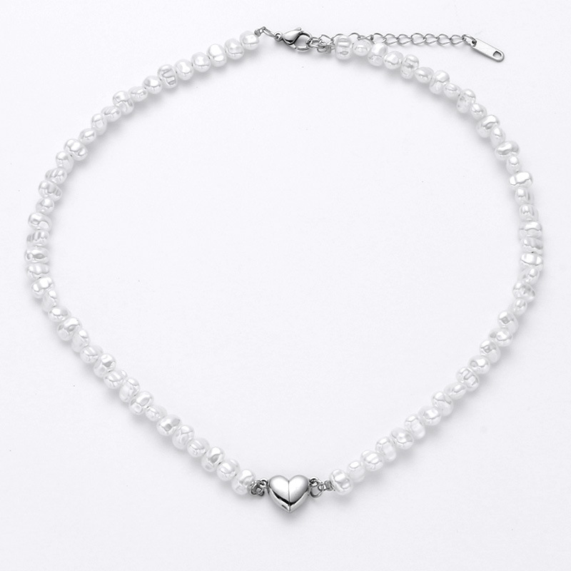 Collana con perle d'acqua dolce e cuore magnetico per donna_voghion.com