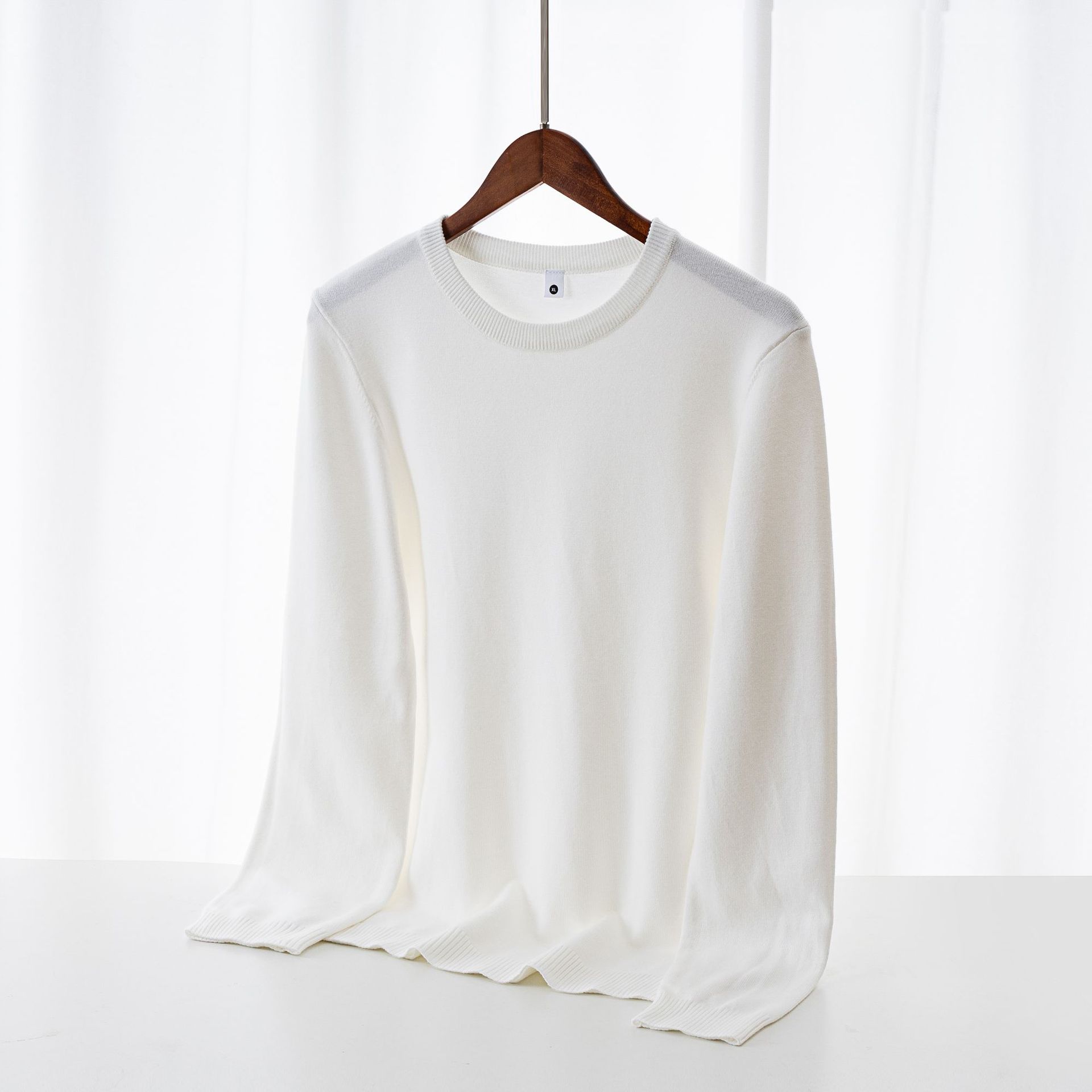 Suéter de hombre 2025, otoño y invierno nuevo suéter de viento perezoso de cuello redondo de hombre overhead de punto camiseta de fondo